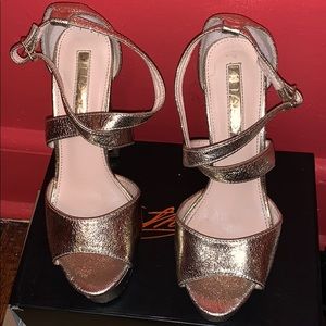 Metallic gold platform heel